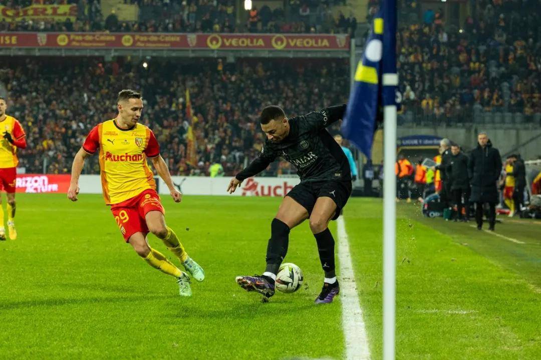 巴萨鏖战马赛，德利赫特一己之力扛起全队