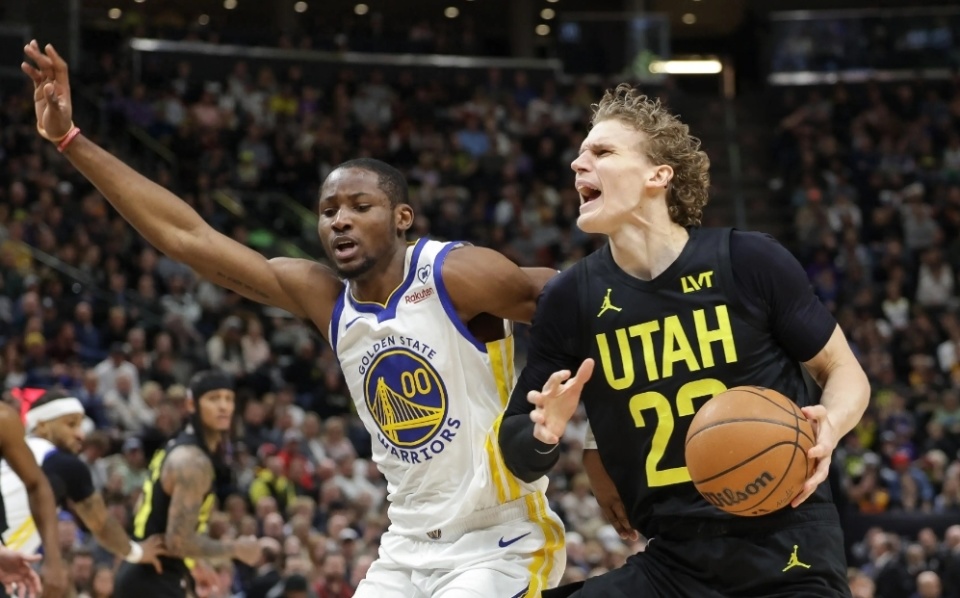 独行侠鏖战爵士，东契奇关键制胜