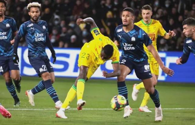 关于阿尔卑斯球场上演激烈对抗，里昂战胜南特的信息