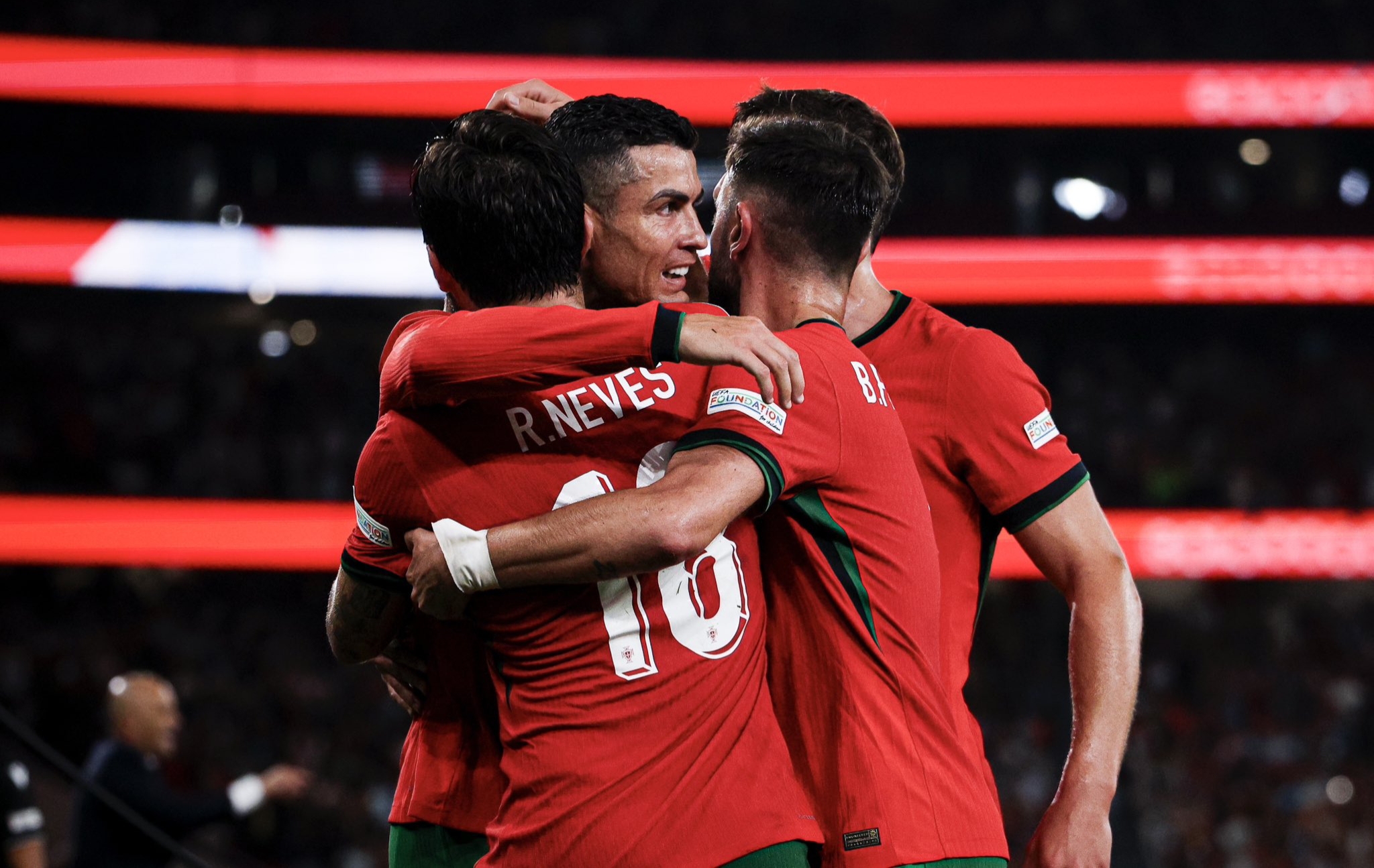 法国后卫表现出色，球队连胜在握的简单介绍