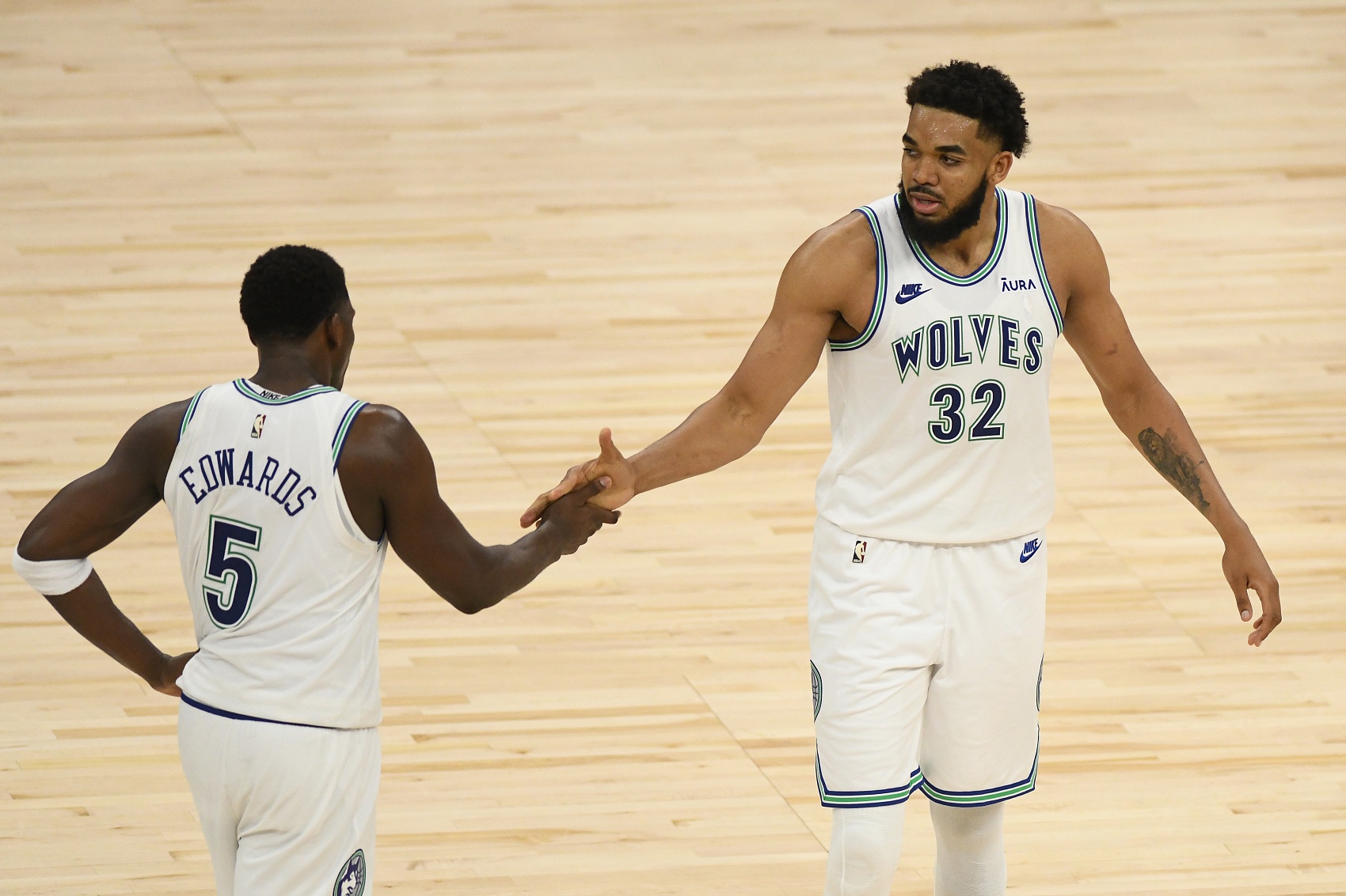 独行侠血洗美国男篮，戈贝尔统治全场的简单介绍