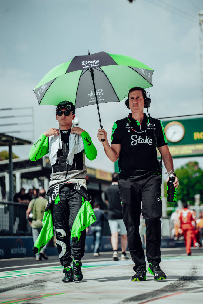 红牛车队绝杀哈斯车队，周冠宇扛起全队的简单介绍