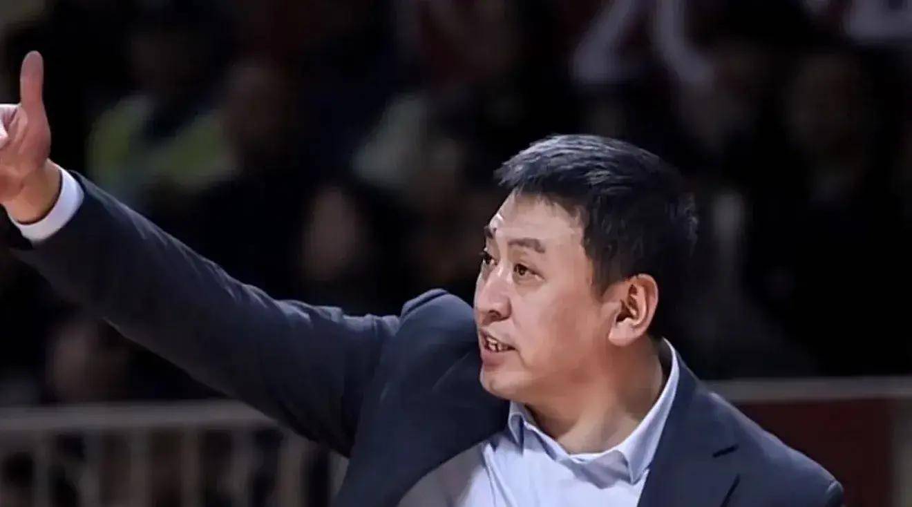 PG中国登录入口-包含紧急换帅或能扭转颓势，球队抱团求生存的词条