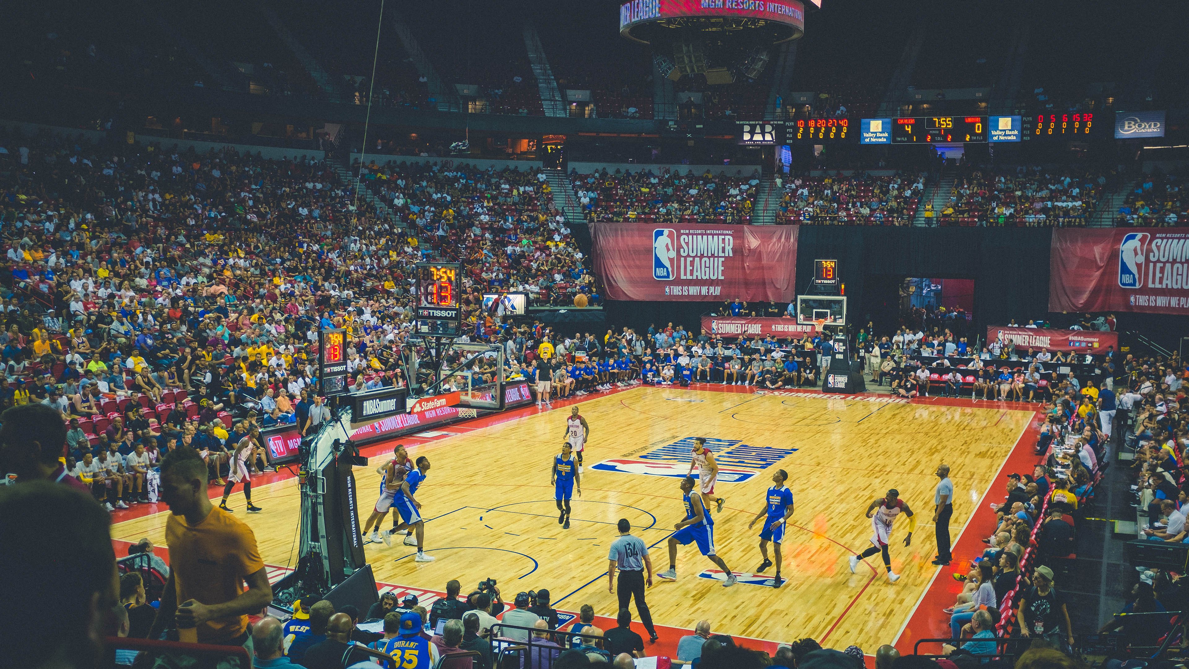 库里刷新纪录,魔术单节拉开新疆队,跨越时空的篮球交响