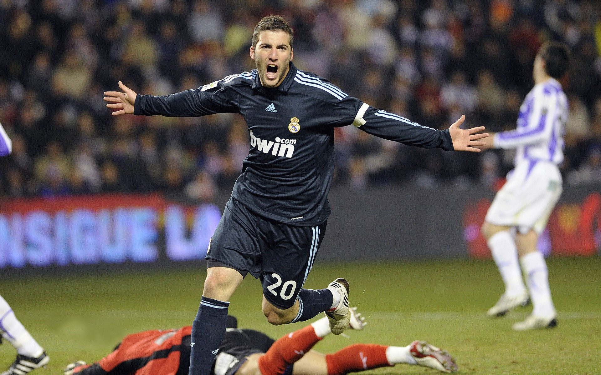 年度焦点之战，毕尔巴鄂速胜日本，传统足球哲学的胜利